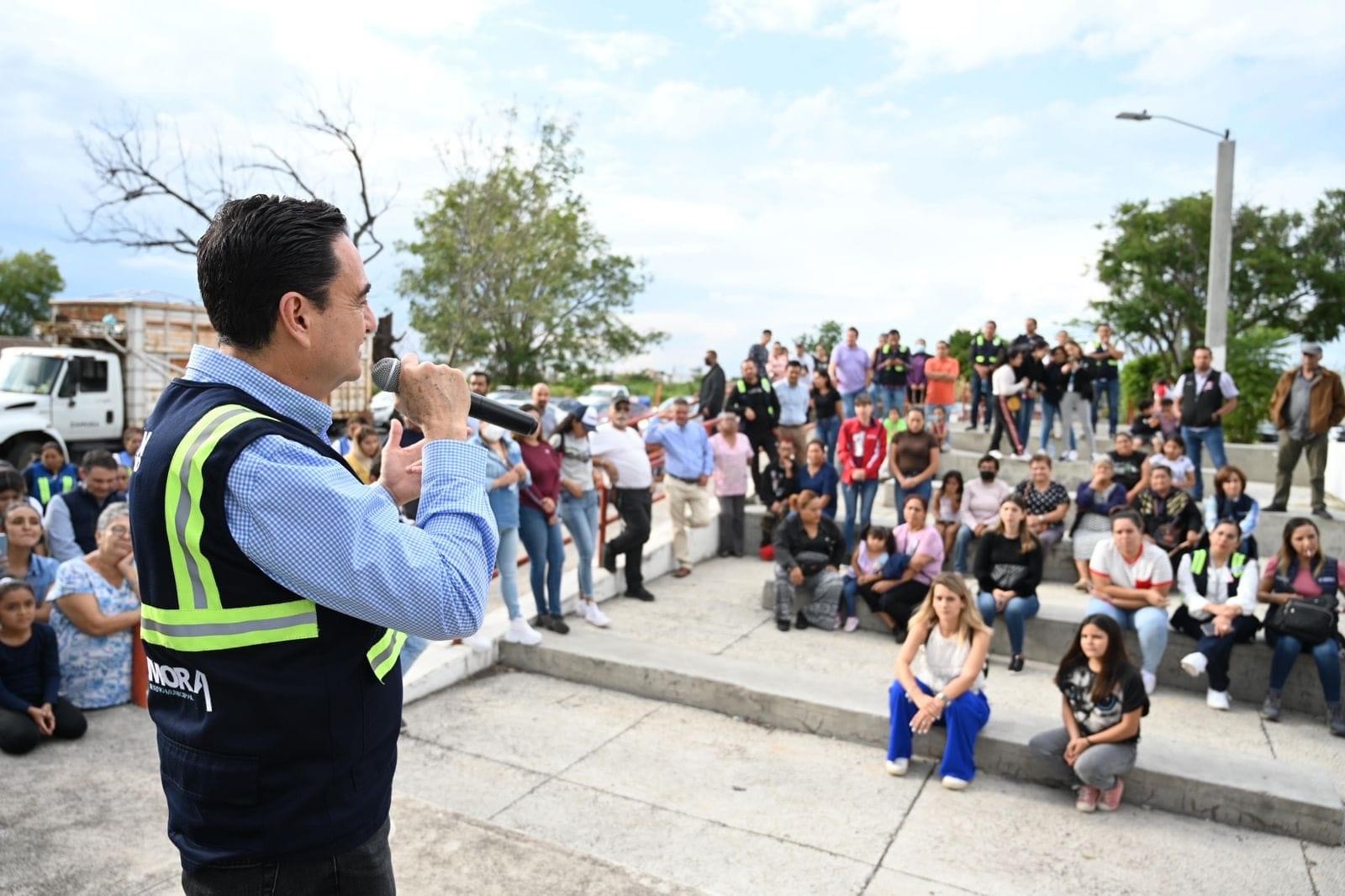 El presidente Carlos Soto y vecinos de Arboledas trabajaron unidos para mejorar el entorno