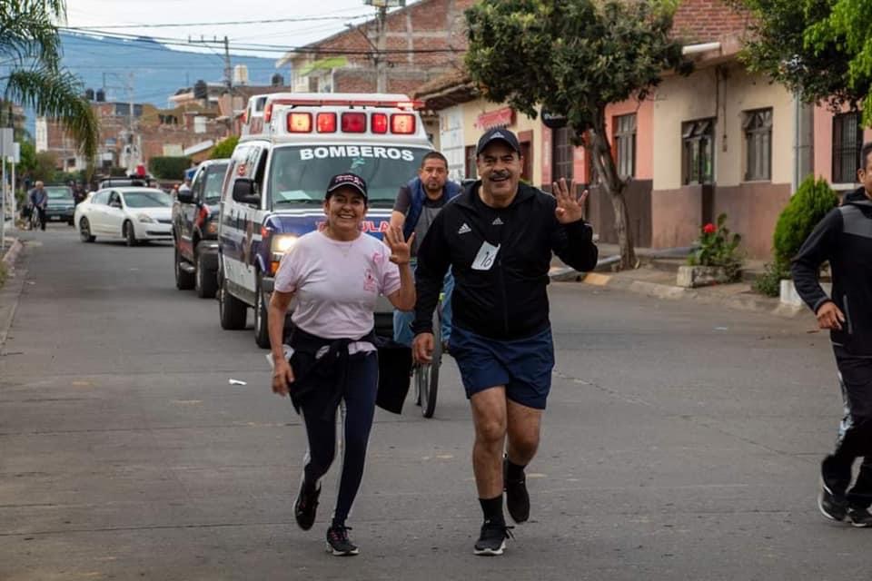 Realizan la 2da carrera por el mes rosa en Tangancícuaro