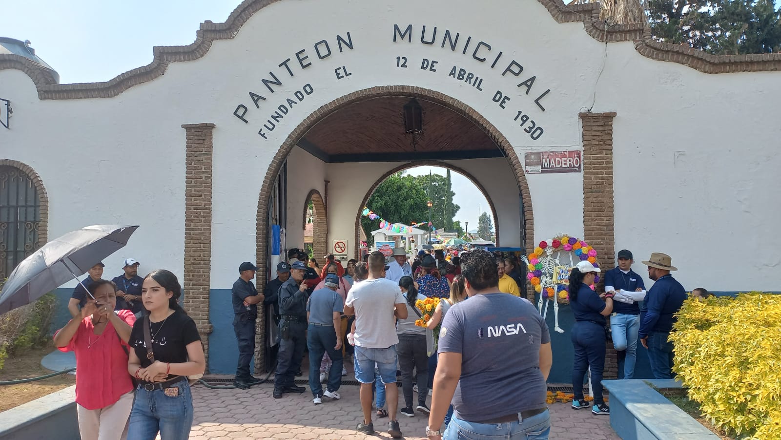 Calculan asistencia de 15 mil personas en Panteón tras Día de Muertos