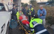 Chocan camión repartidor y camioneta con campesinos en Zamora