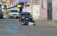 Desde una moto delincuentes disparan y matan a motociclista, en la Generalísimo Morelos