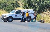 Hallan cadáver encobijado y maniatado a un costado del Libramiento Sur de Jacona