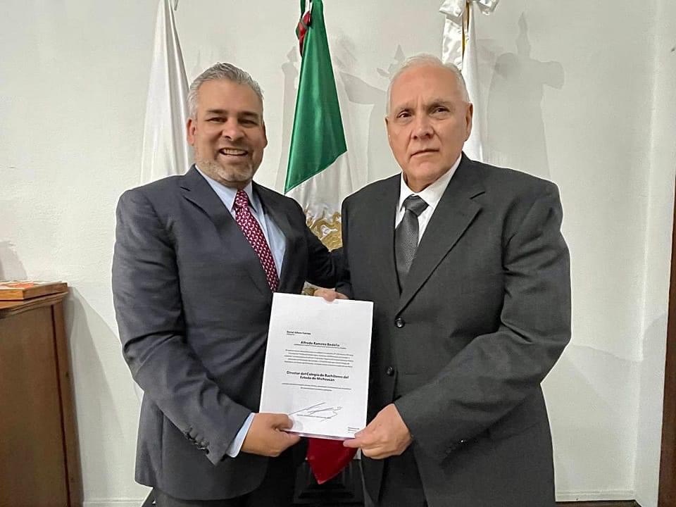 Bedolla entrega nombramiento a David Alfaro, será el nuevo director del Colegio de Bachilleres de Michoacán