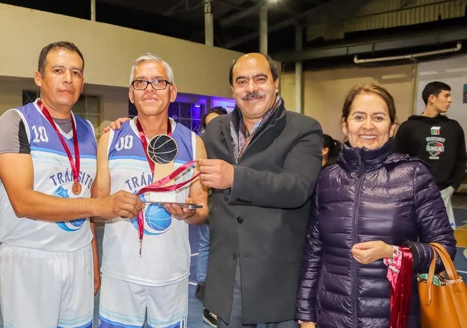 Dan por terminado el torneo de basquetbol varonil entre el personal del H. Ayuntamiento de Tangancícuaro