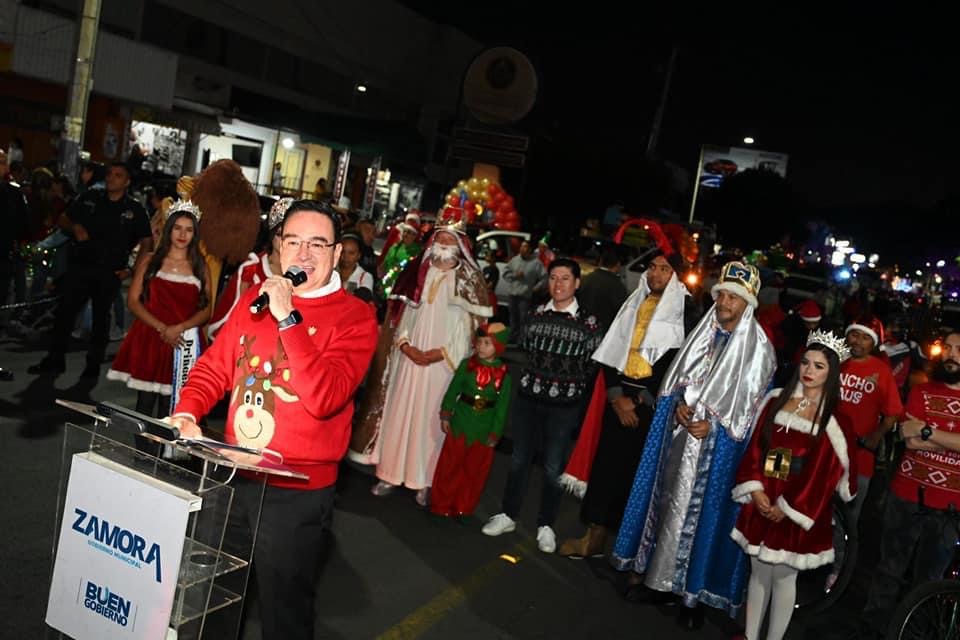 Realizan con éxito primer desfile navideño “Un Buen Diciembre para Recordar”