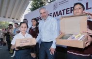 *Bedolla encabeza entrega de material escolar en Jiquilpan*