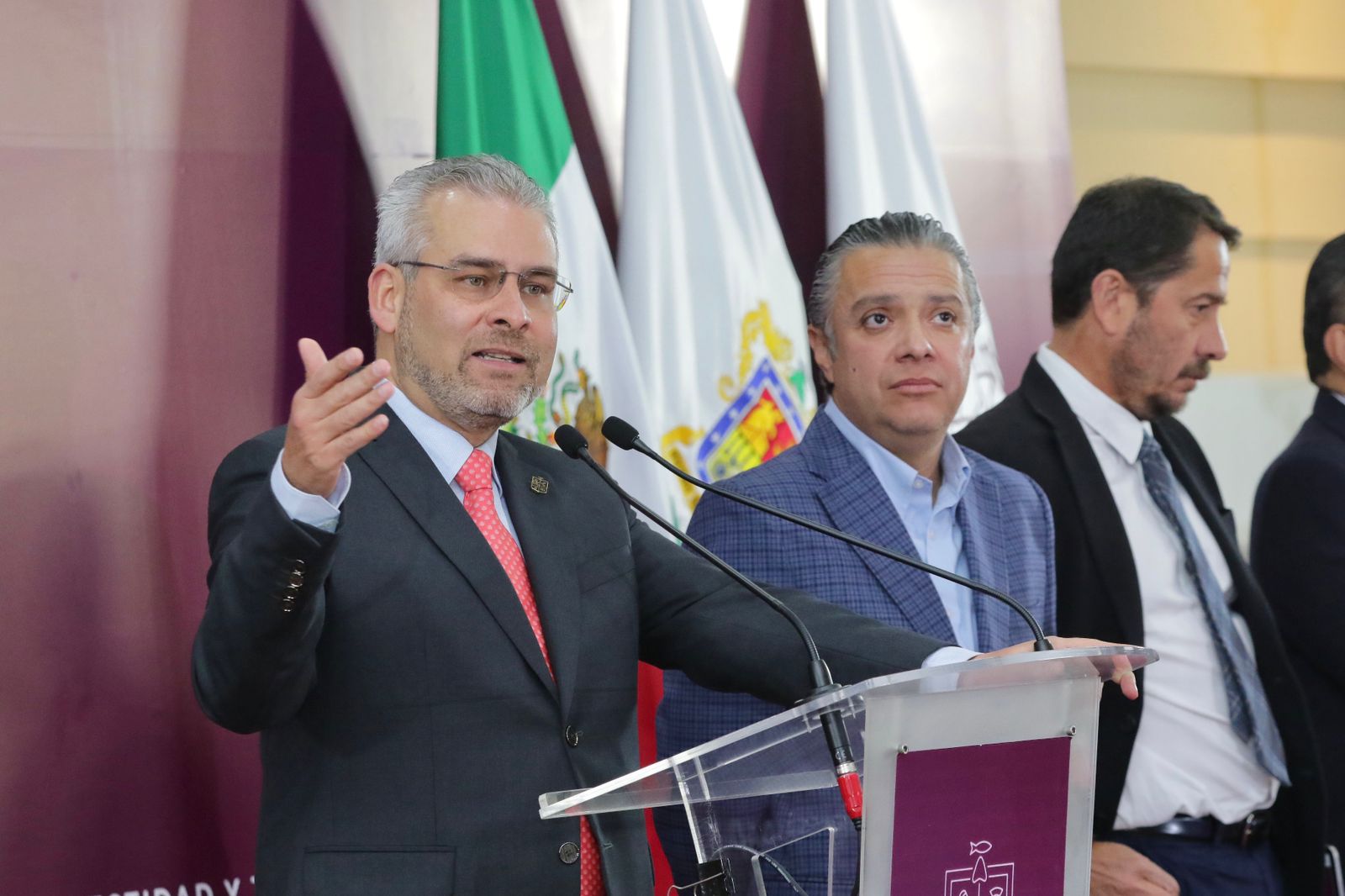 *Gobierno de Michoacán paga al IMSS 2 mil mdp de deuda heredada*