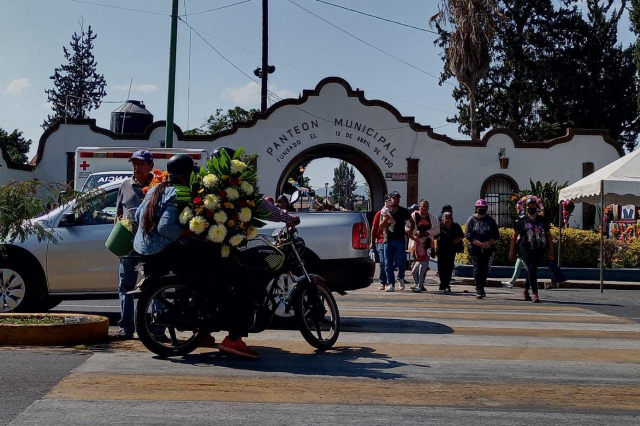 Persiste atraso en pago de mantenimiento de gavetas en Panteón Municipal