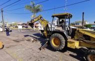 Reparan hundimiento y colapso de drenaje en lateral sur de Avenida Juárez