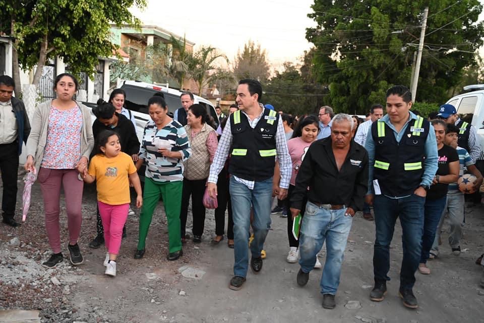 Carlos Soto visitó, escuchó y atendió a ciudadanos del Cerrito de Catipuato