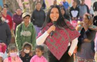 Adriana Campos continúa apoyando a más escuelas