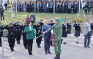 Encabeza Bedolla acto por Día de la Bandera