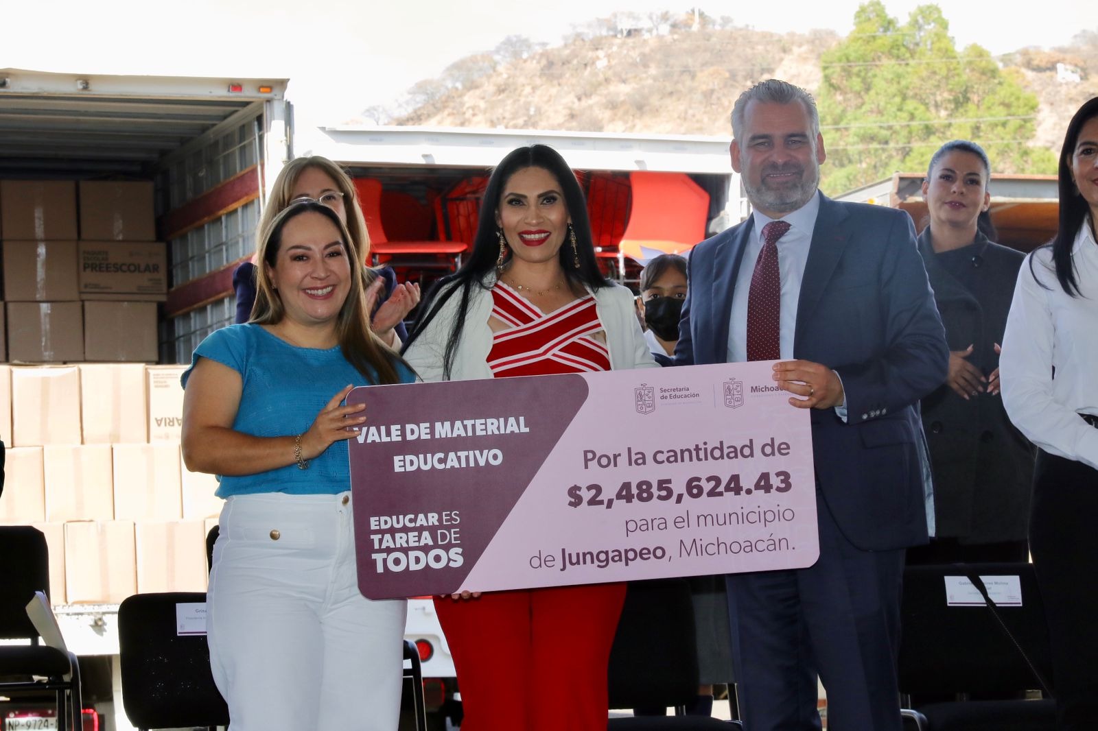 Anuncia Bedolla inversión histórica de 242 mdp para escuelas michoacanas