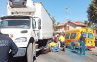 Dos jóvenes motociclistas pierden la vida tras chocar contra un camión de carga, en La Rinconada