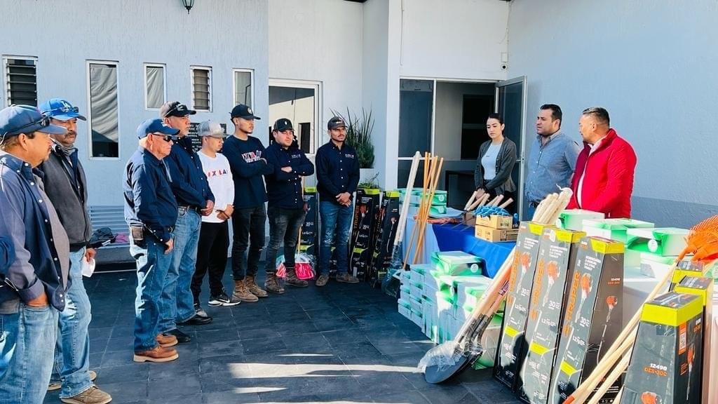 Entregan equipo a personal de jardinería y aseo público de Ixtlán