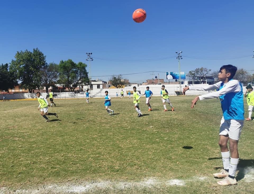 Un éxito visorias organizadas por Club Tigres de primera división; más de 300 jóvenes acudieron