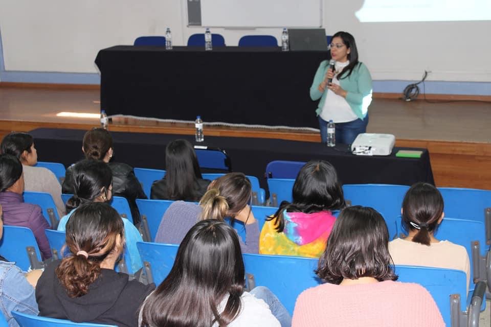 IMM lleva conferencia “Violencia de género; mitos del amor romántico” a UPN