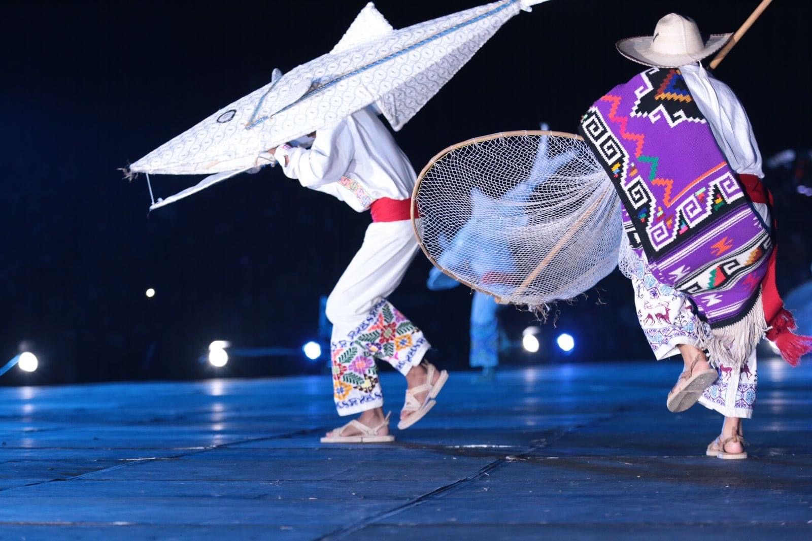 Comunidades disfrutaron noche de K'uínchekua, inicia la gran fiesta de Michoacán