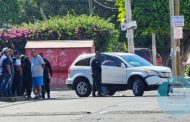 Tras persecución policías recuperan camioneta recién robada en Jacona; hay un detenido