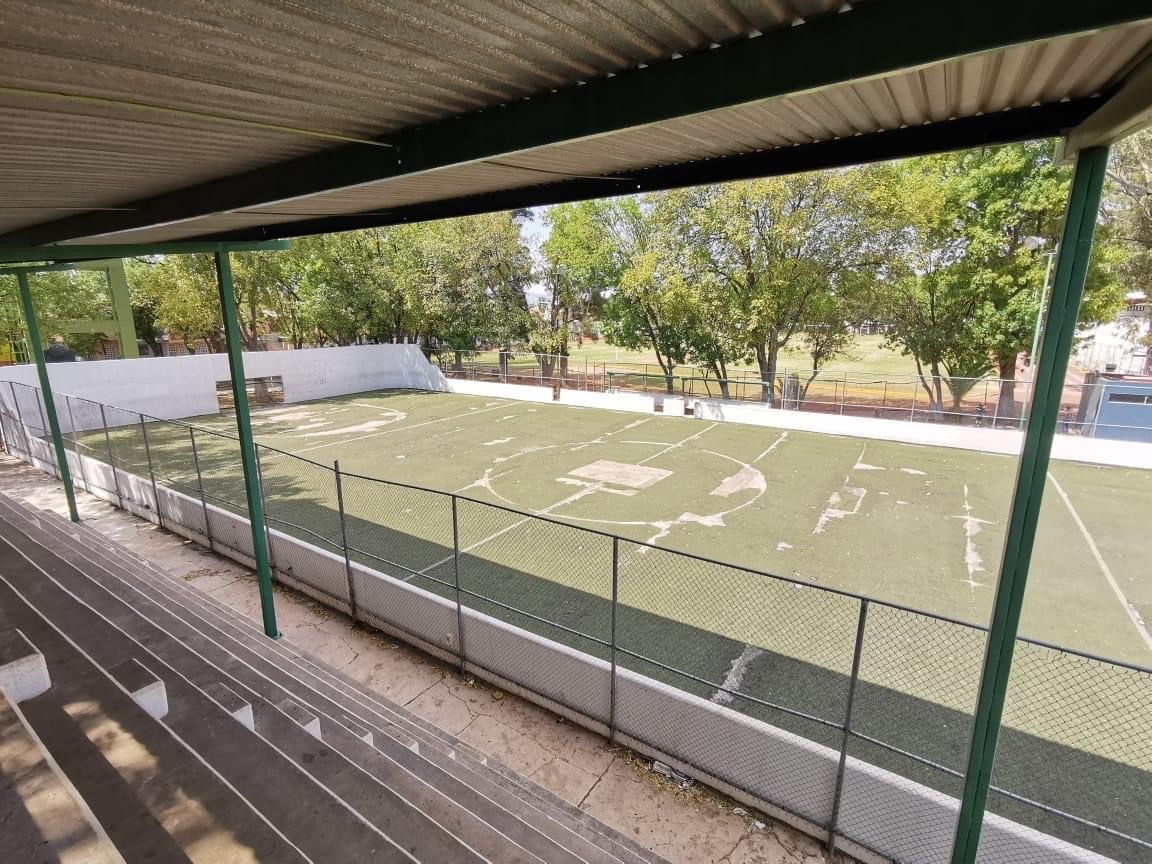 Rehabilitarán cancha de futbol rápido de la Unidad Deportiva “El Chamizal”