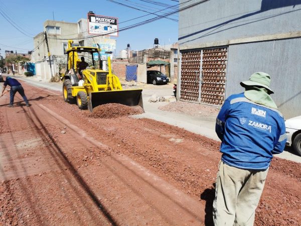 Efectúan reparación de la calle Barcelona desde Labastida hasta Bilbao