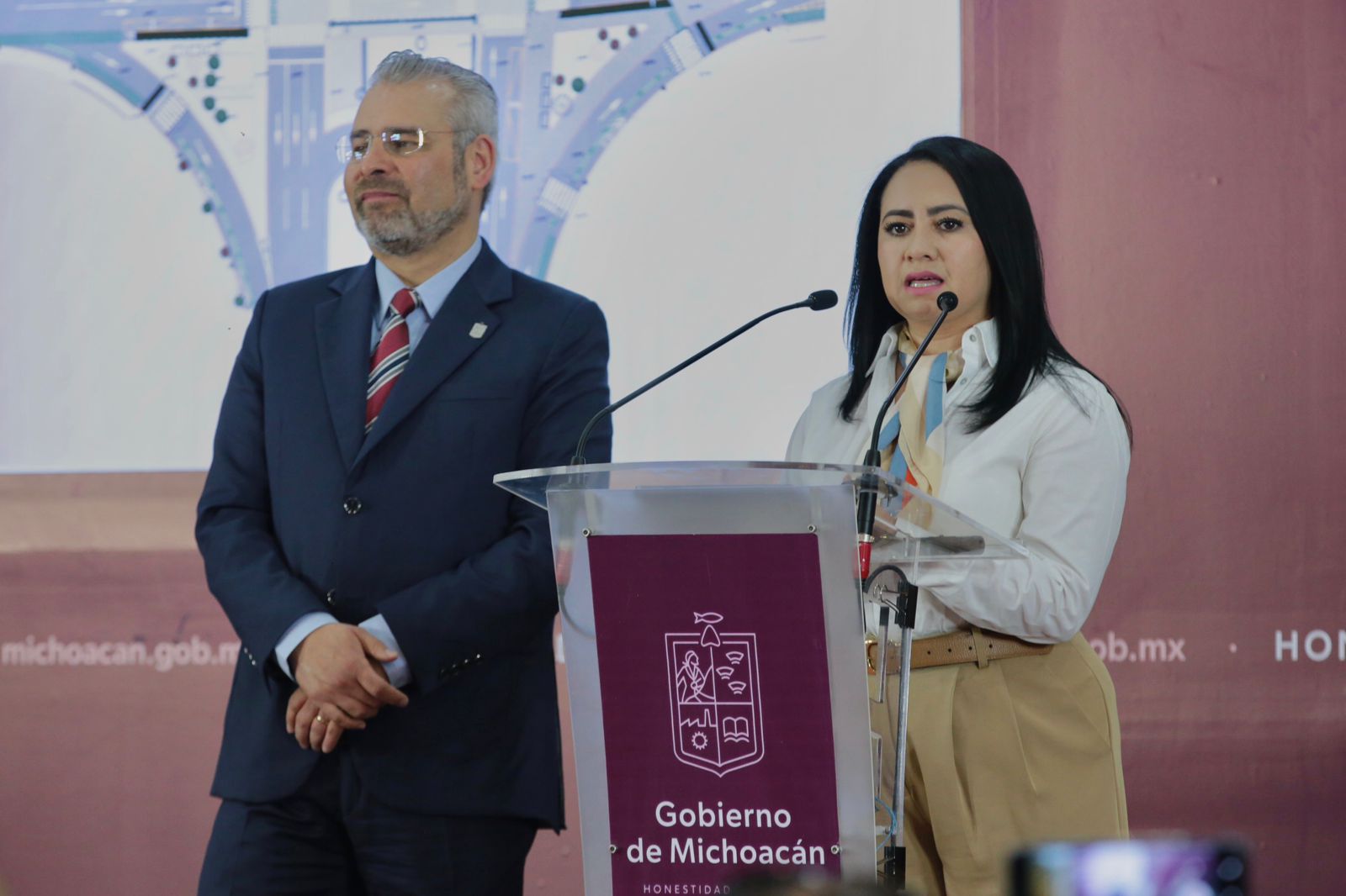 Bajo puentes de distribuidores viales serán amigables y seguros para todos los ciudadanos: Bedolla