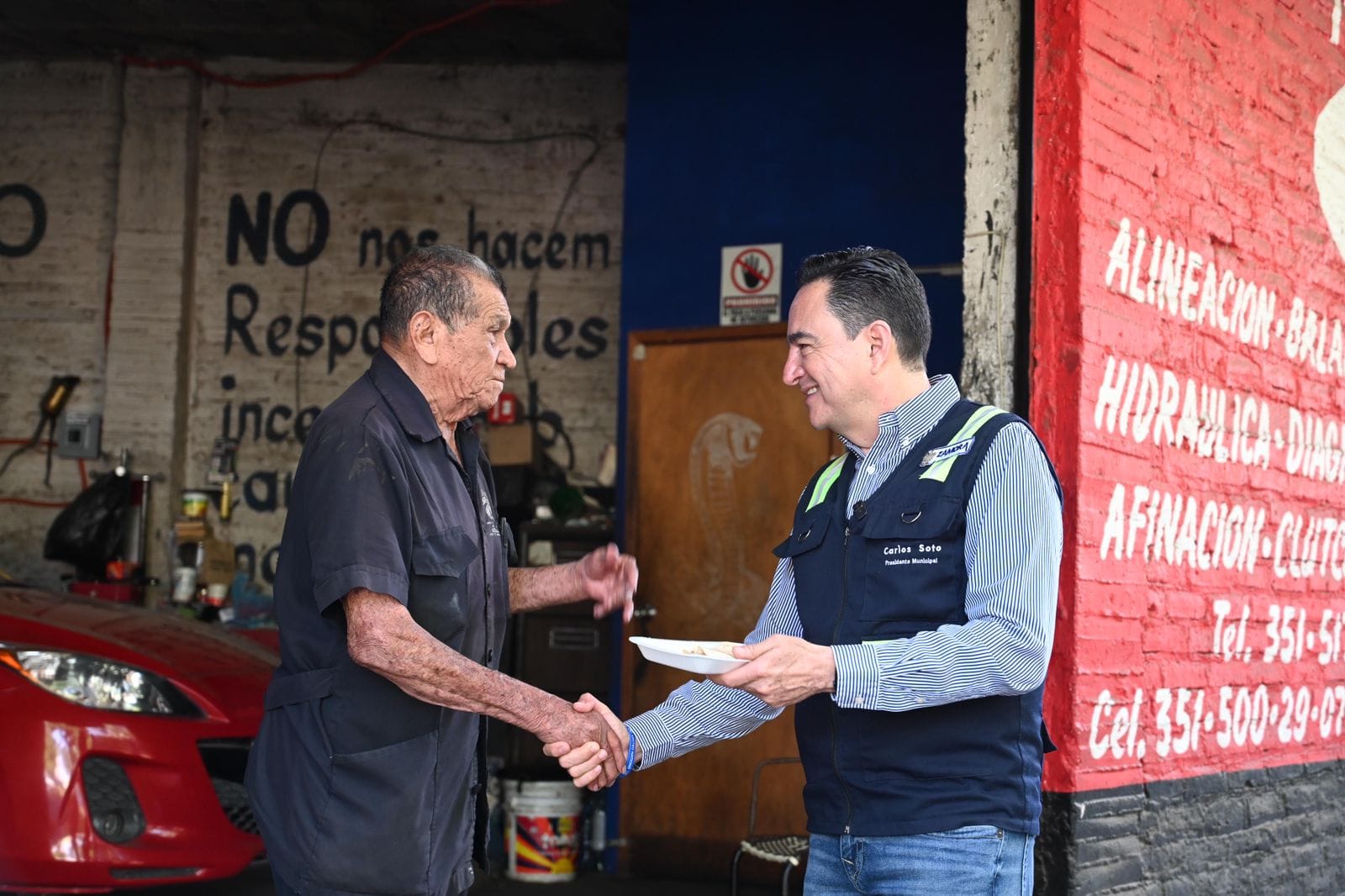 Carlos Soto visitó las colonias Ejidal Norte y Sur con el programa de Faenas