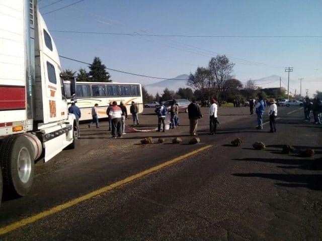 Desde temprano amanecieron nuevamente bloqueadas las carreteras