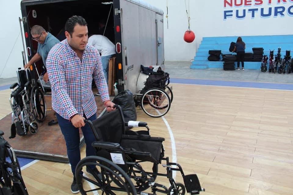 Ixtlán entrega aparatos para movilidad asistida