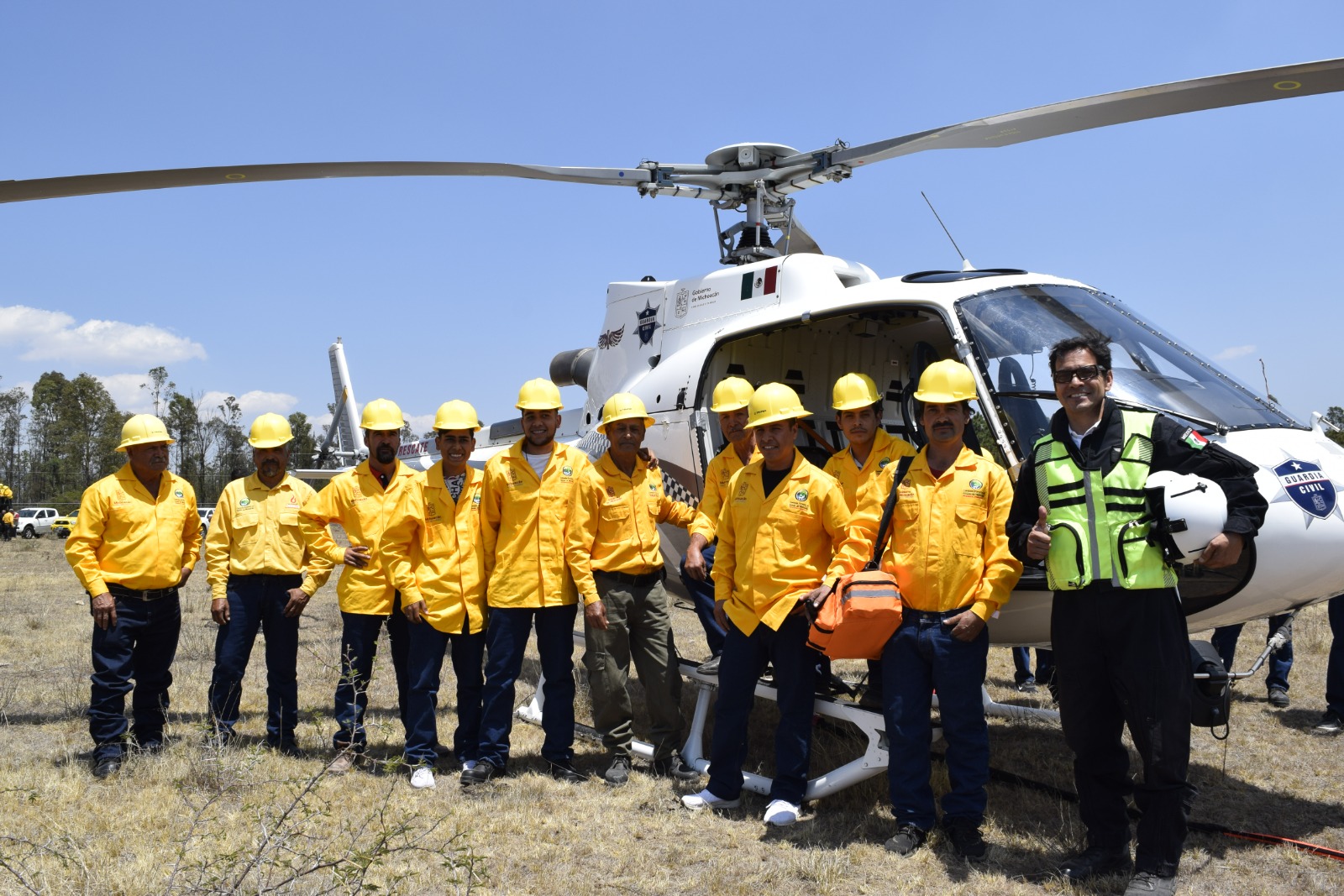 Helicópteros del Gobierno de Michoacán han atendido 11 incendios forestales