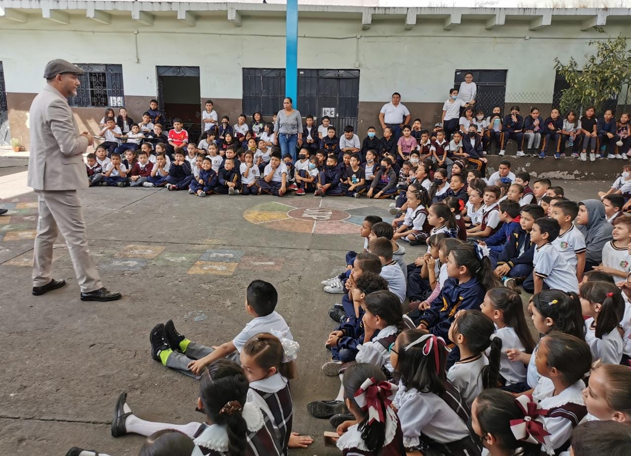 Presentaron evento artístico de “Cara-Pelo” a escolapios de la primaria “Gabriela Mistral”