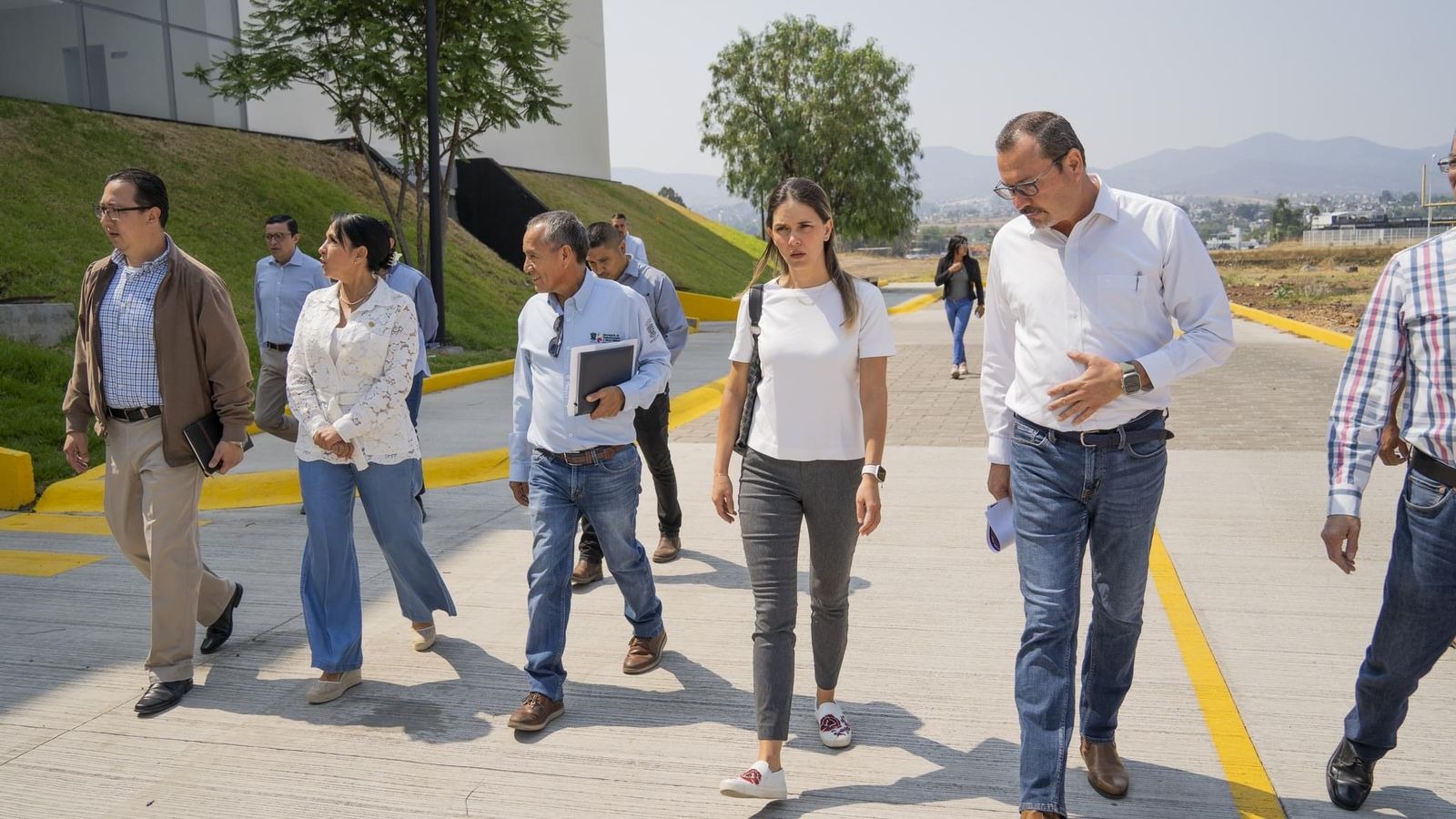 Diputada Daniela De Los Santos promueve infraestructura educativa en Michoacán