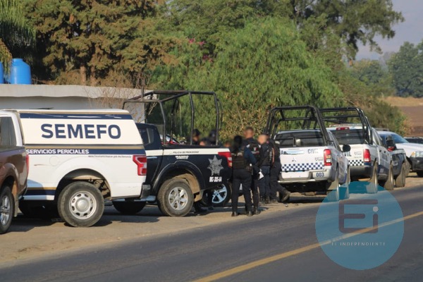 Un muerto, camionetas baleadas y fuga de amoniaco tras balacera en Lomas de Noroto en Tangancícuaro