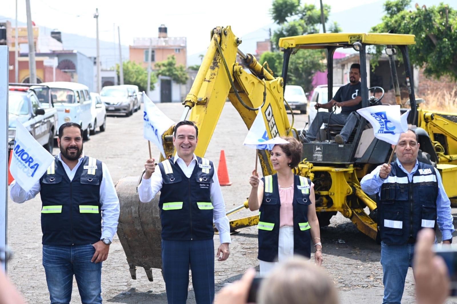 Ponen en marcha pavimentación de calle en Ex – Hacienda El Refugio