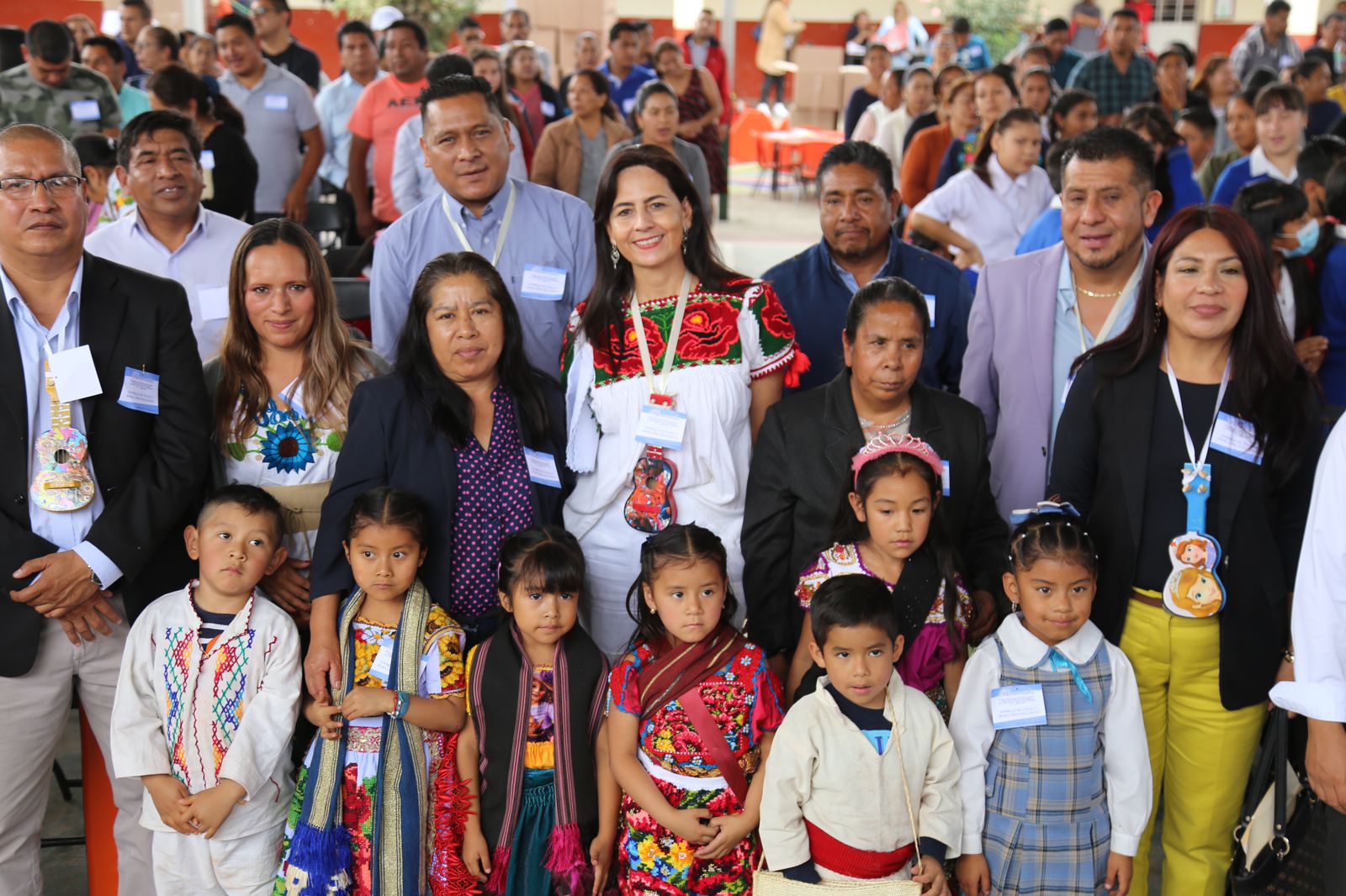 SEE fortalece educación indígena con entrega de material a escuelas de la Meseta Purépecha