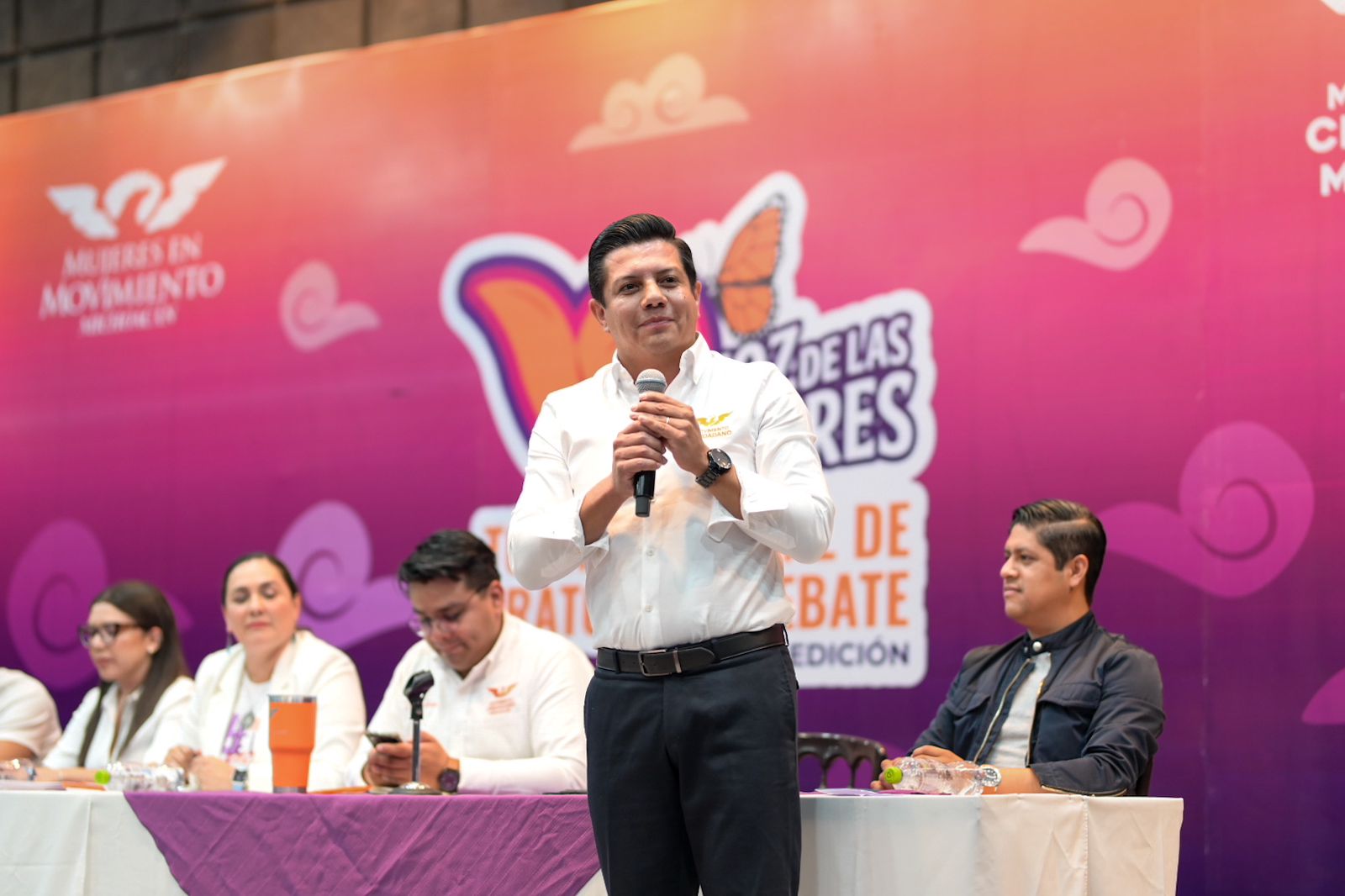 Celebra diputado Oscar Escobar participación de las mujeres en torneo de debate