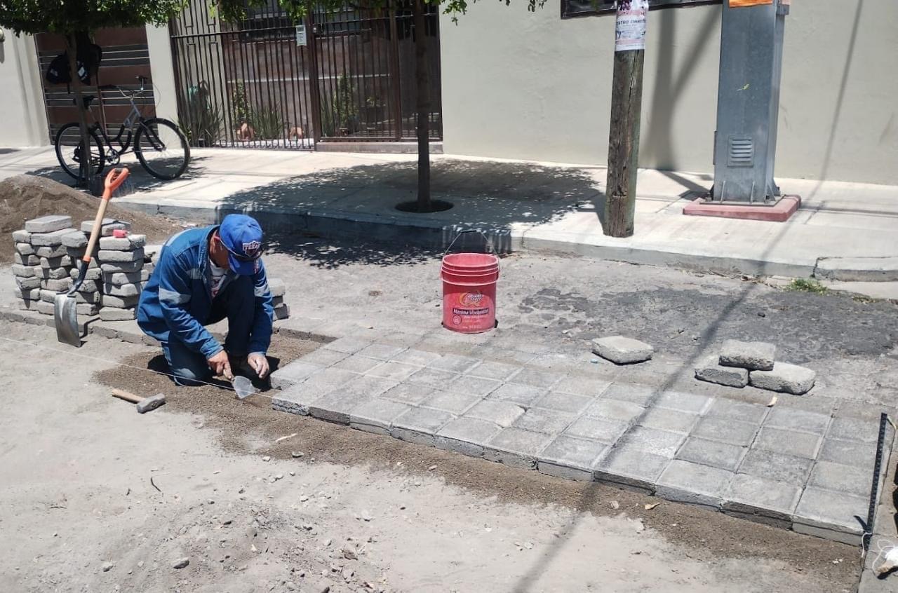 Re-nivelaron adoquín de calle Educación, en colonia Río Nuevo