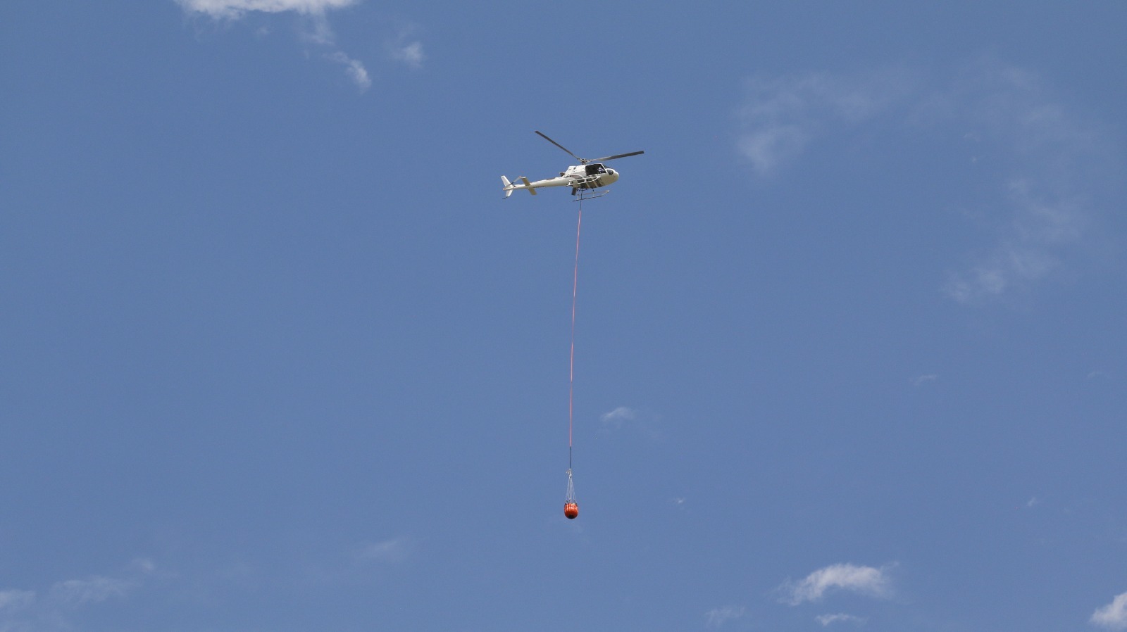 *Helicópteros del Gobierno de Michoacán han atendido 13 incendios forestales*