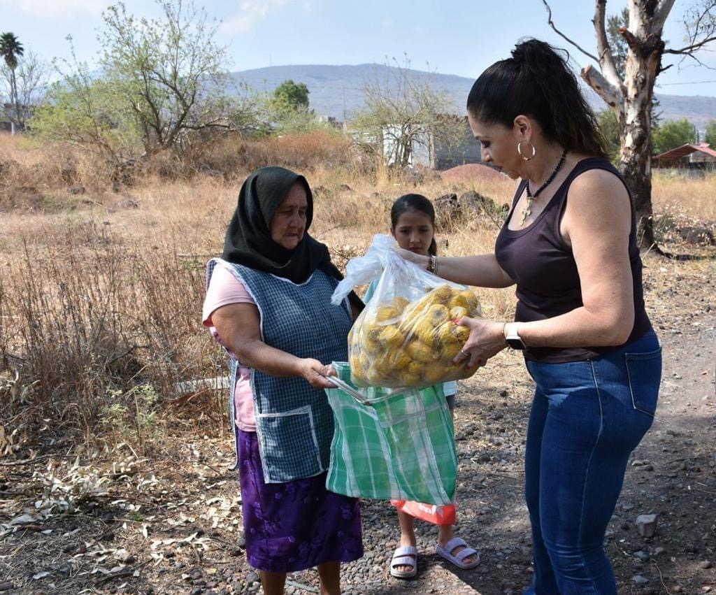 DIF Zamora entregó apoyo alimenticio en las colonias Primero de Mayo y 2 de Octubre