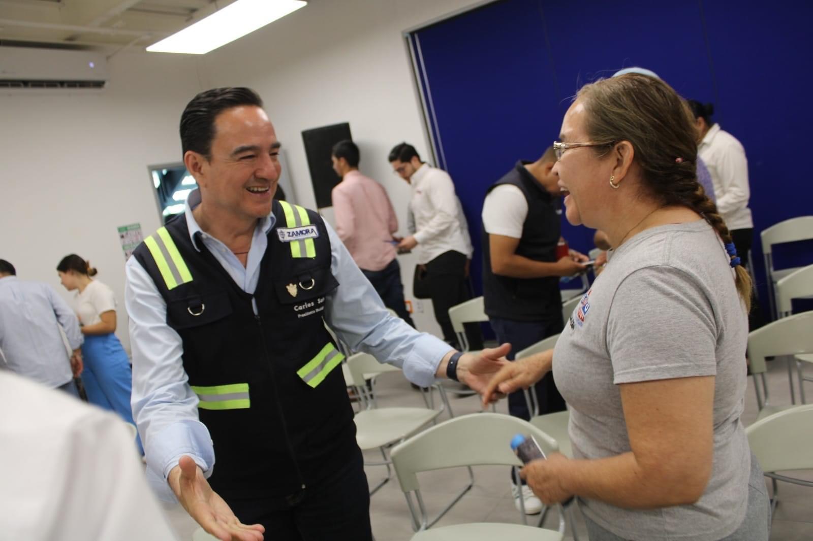 Visita exitosa del presidente Municipal de Zamora, Carlos Soto Delgado, a la empresa GRFAZA