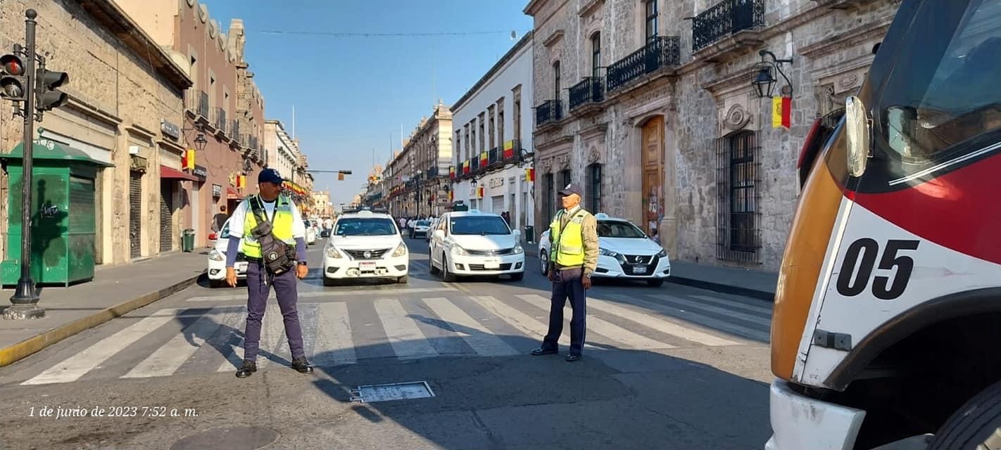 Transportistas colapsan la capital michoacana en intento por boicotear sesión del Congreso del Estado