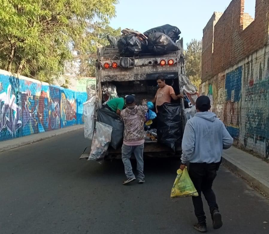 No hace caso la población, insisten en pedir no sacar la basura hasta no pasar el camión