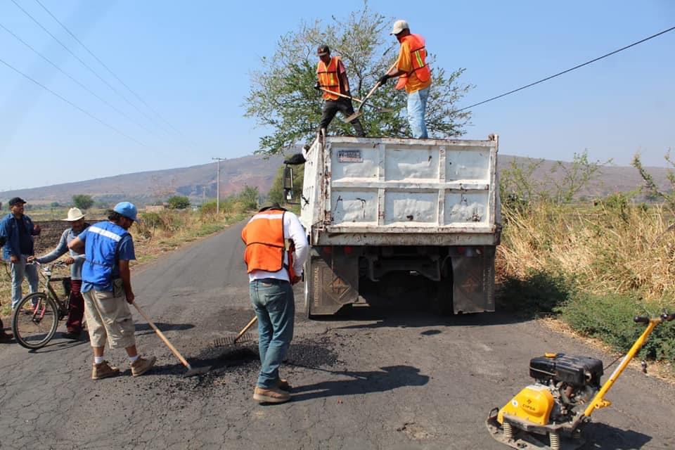 En Ixtlán comienzan reparación de caminos municipales