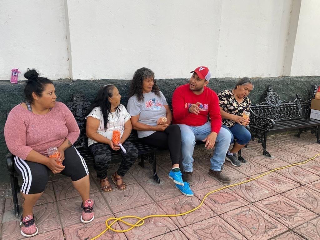 Enoc Tamayo recorre localidades de Ixtlán