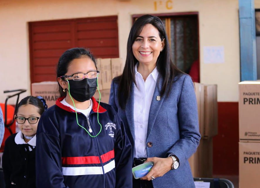 *En un mes, SEE entregó lentes gratuitos a 3 mil alumnos*