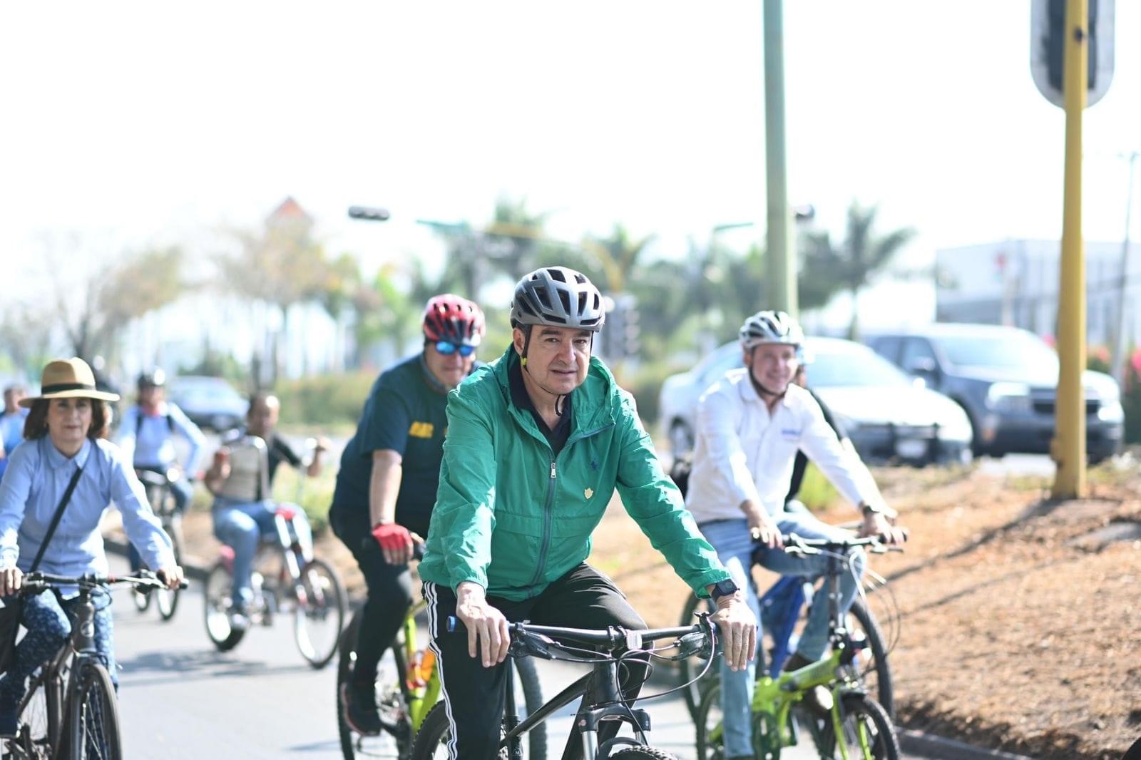 Carlos Soto encabezó la rodada ciclista para conmemorar el Día Mundial de la Bicicleta