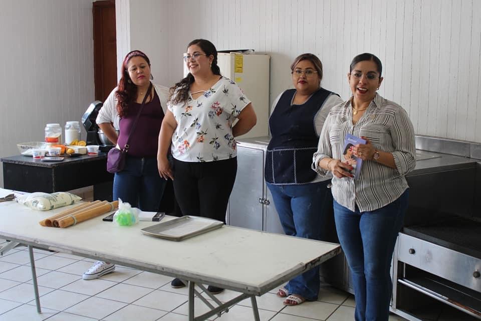 Fortalecen el empoderamiento económico de la mujer con taller de repostería