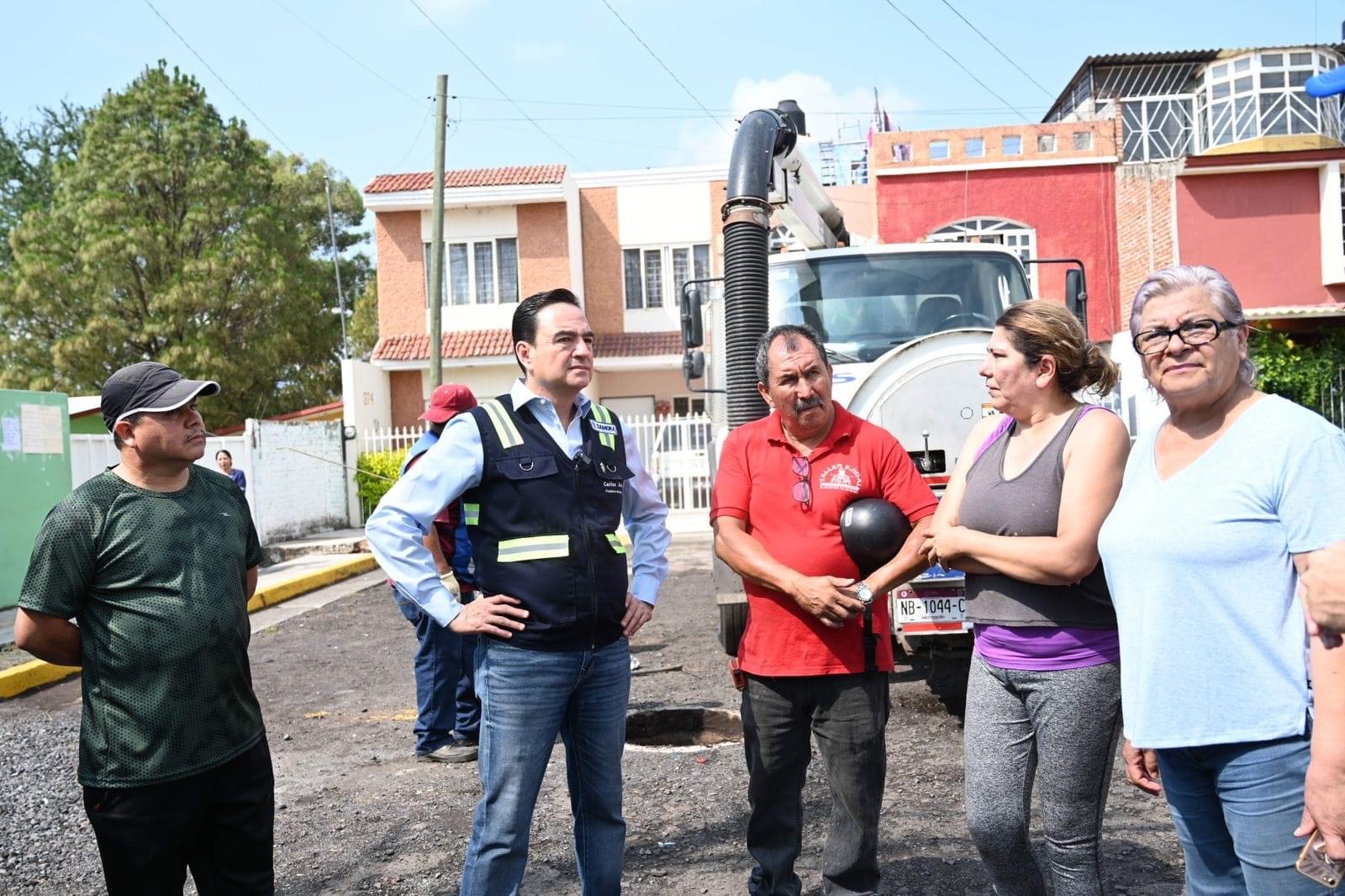 Carlos Soto visitó el fraccionamiento Villa Olímpica con el programa de Faenas