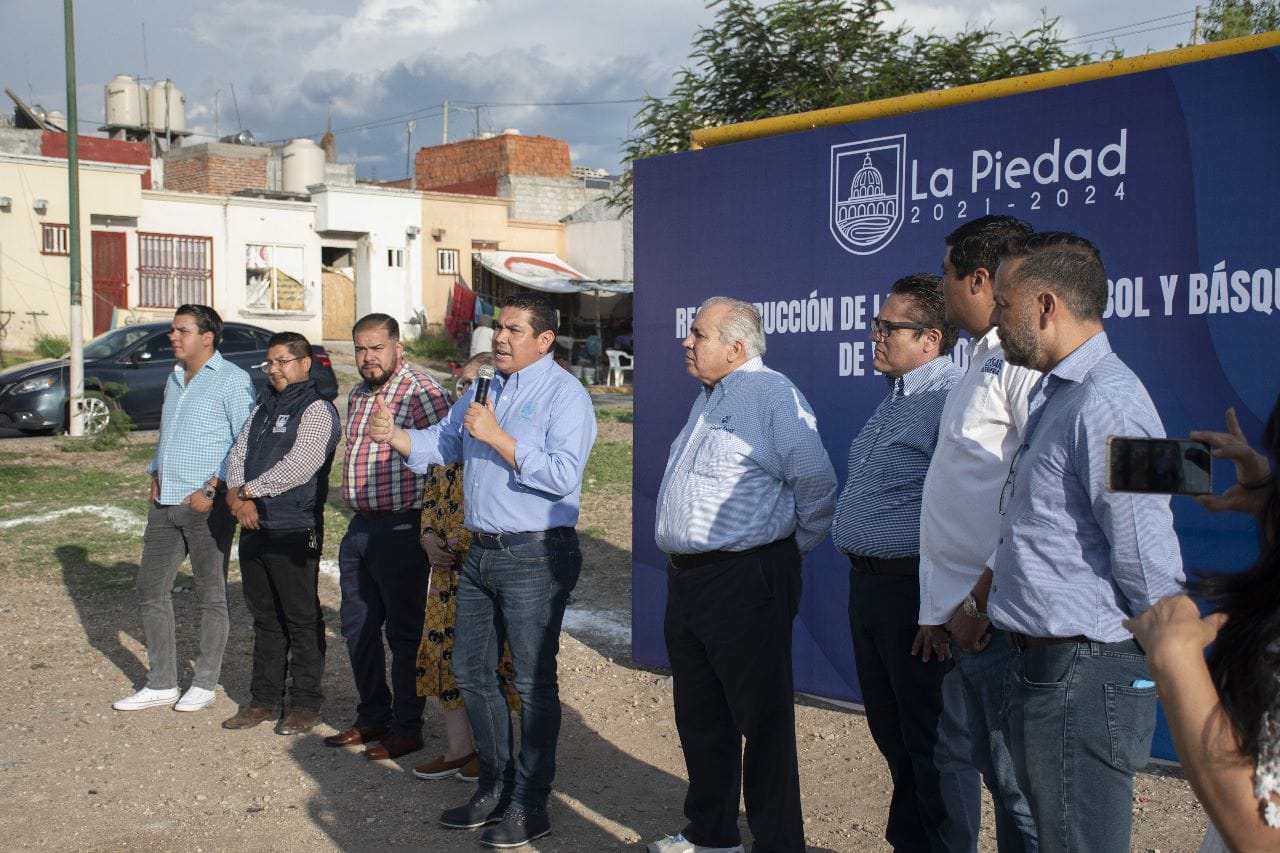 Inician la reconstrucción de canchas en el fraccionamiento Villas de la Loma