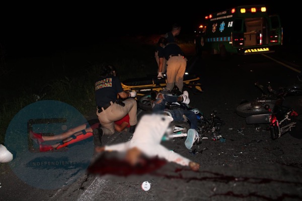 Un muerto y dos heridos en choque de motocicletas en el Libramiento de Zamora